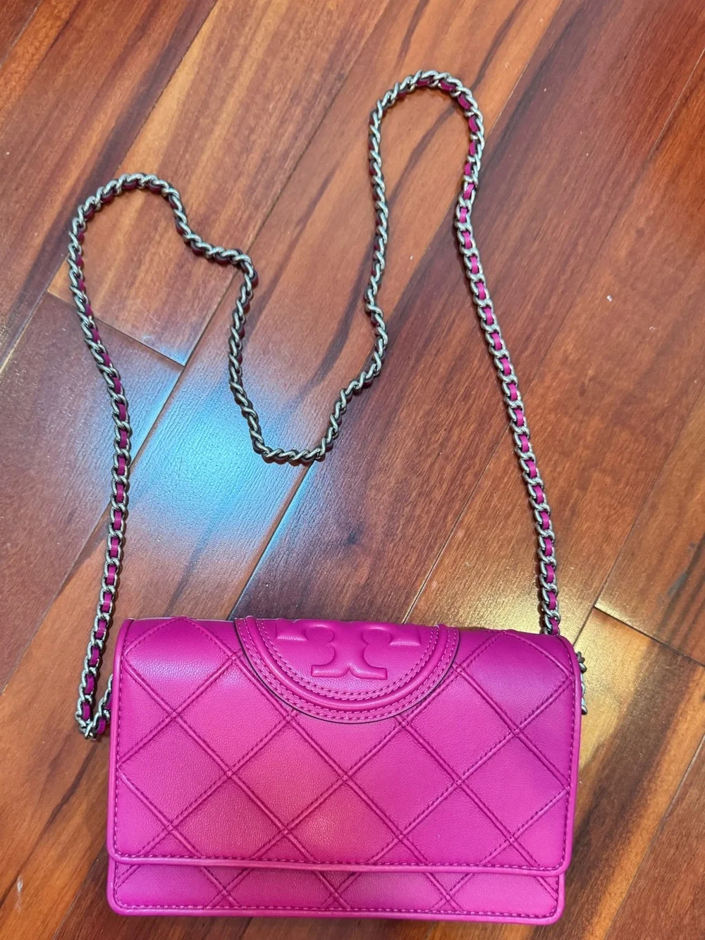Tory Burch NWT Fleming chain wallet